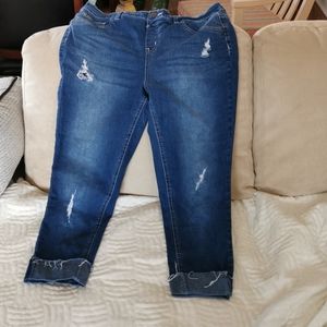 Crop distressed jeans